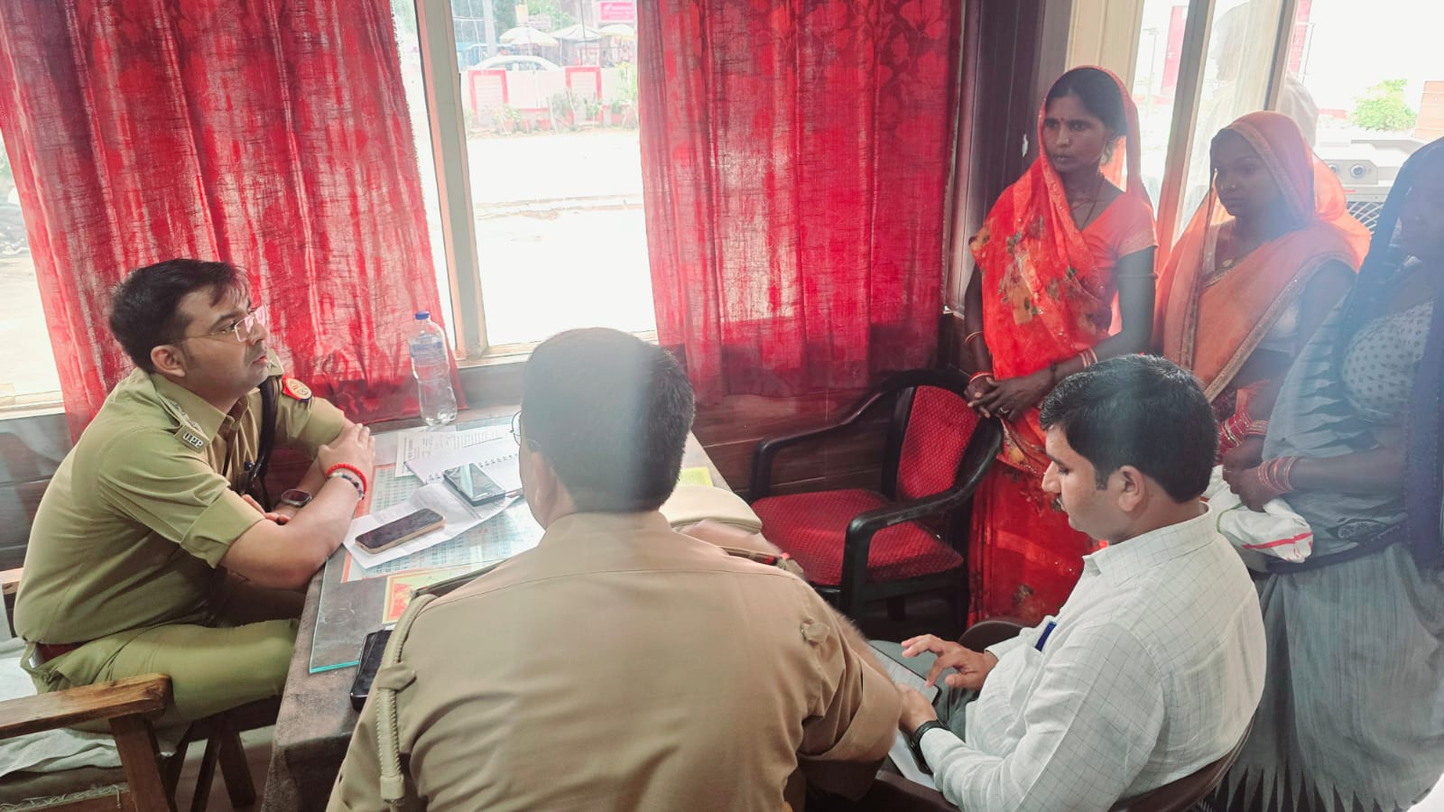 मोहनलालगंज:थाना समाधान दिवस में नही पहुंचे तहसील अफसर,एसीपी ने सुनी शिकायतें,क्लिक करें और भी खबरें