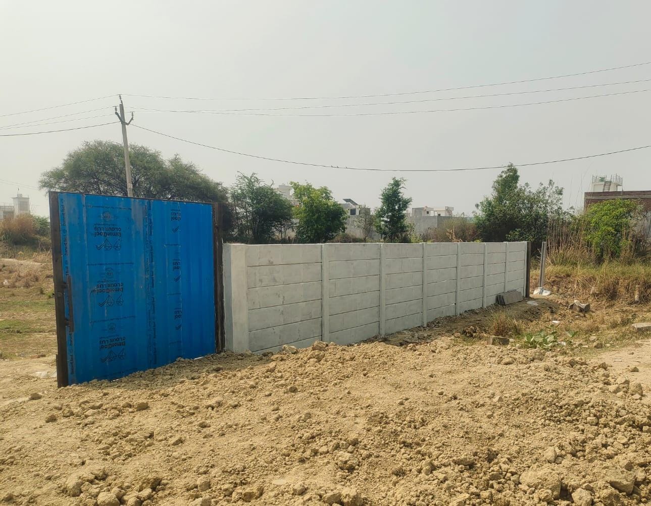 मोहनलालगंज:सरकारी तालाब को कब्जा कर प्रापर्टी डीलर ने बाउंड्री वाल बनाकर लगाया गेट,क्लिक करें और भी खबरें