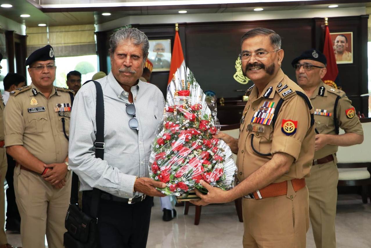LUCKNOW:UP के DGP प्रशान्त कुमार से मिले क्रिकेटर कपिल देव,खिलाडियों को किया सम्मानित