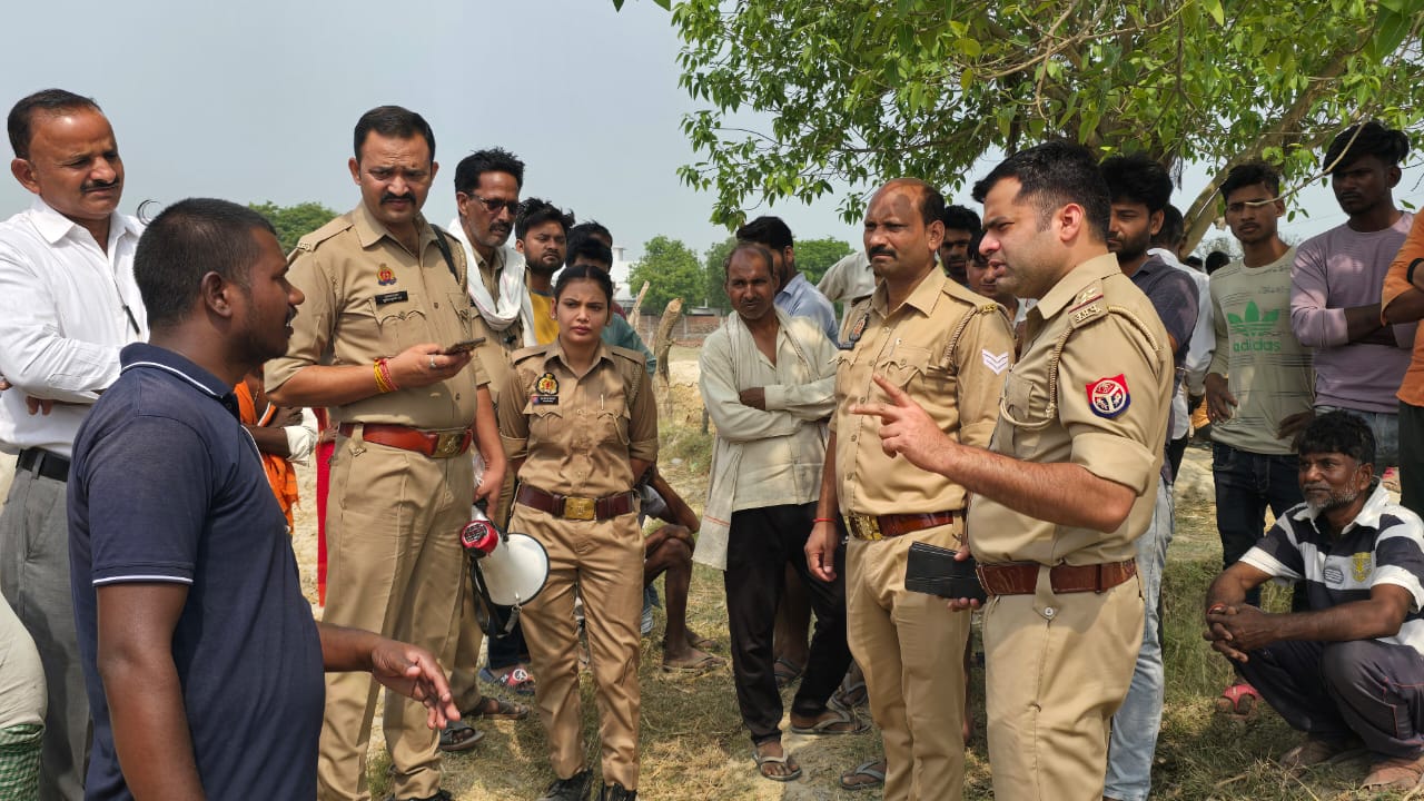मोहनलालगंज:मजदूर की हत्या मामले में पुलिस संदिग्धों को हिरासत में लेकर कर रही पूंछतांछ,क्लिक करें और भी खबरें