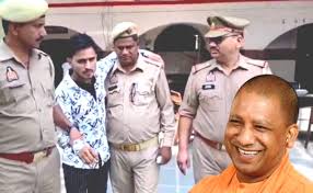 मुजफ्फरनगर:पुलिस को देखते ही गिड़गिड़ाने लगा तीसमार खां, सऊदी अरब में रहकर UP CM की फोटो से की थी छेड़छाड़