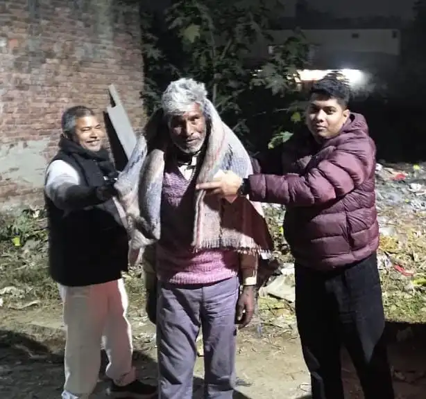 मोहनलालगंज:ठिठुरती रातों में इंसानियत की गर्माहट बने SDM, बांट रहे कम्बल,क्लिक करें और भी खबरें