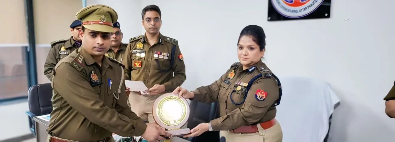 LUCKNOW:EOW मुख्यालय सेक्टर को मिला बेस्ट सेक्टर का ईनाम