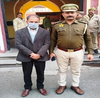 LUCKNOW:केजीएमयू के फरार डॉ रमीज के माता पिता को पुलिस ने दबोचा